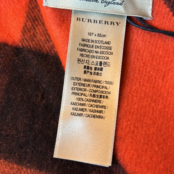Beautiful Burberry Cashmere Scarf - Picture 11 of 13